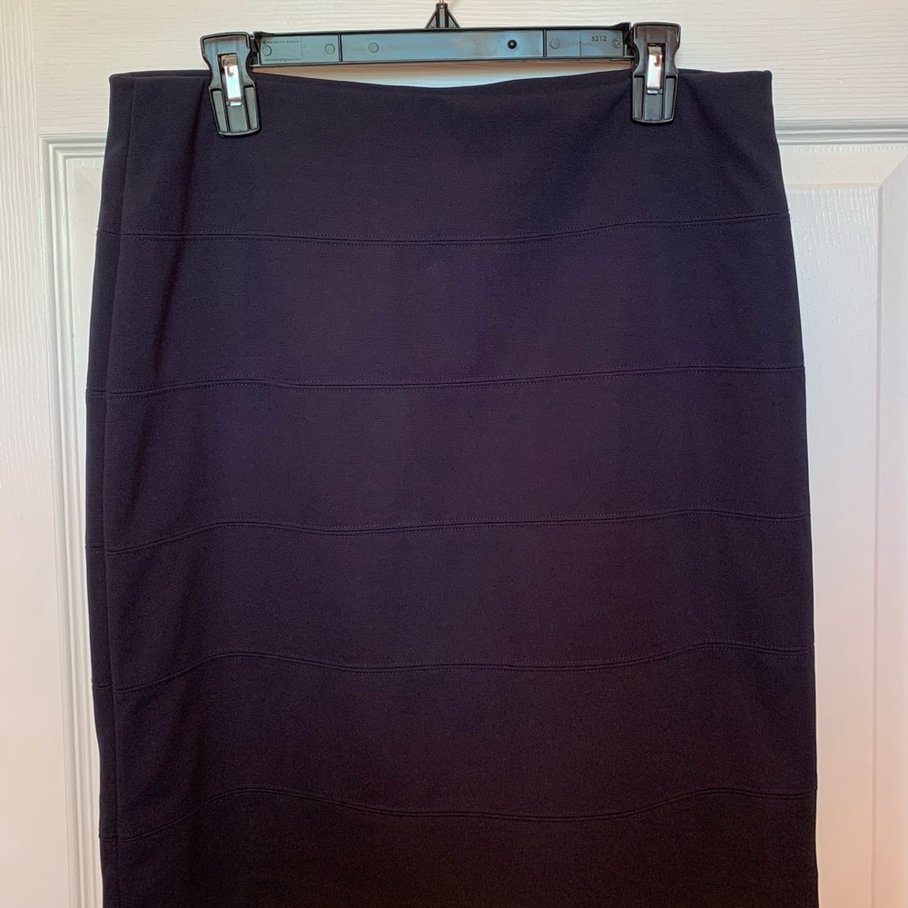 Classic Navy Pencil Skirt - Women's Tailored Workwear